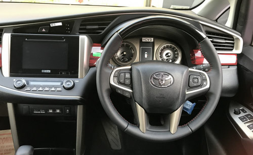 Toyota Innova Touring Sport có giá từ 630 triệu đồng - 3